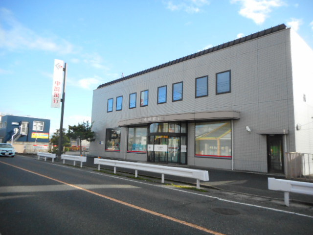 【岡山市東区西大寺松崎のアパートの銀行】