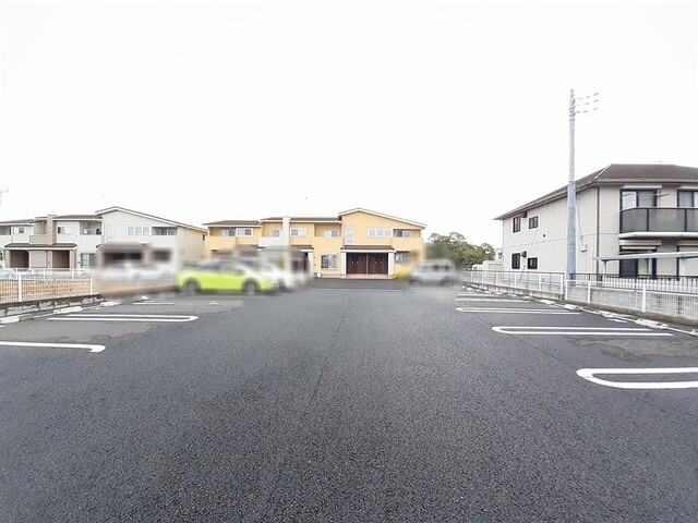 【太田市新田木崎町のアパートの駐車場】