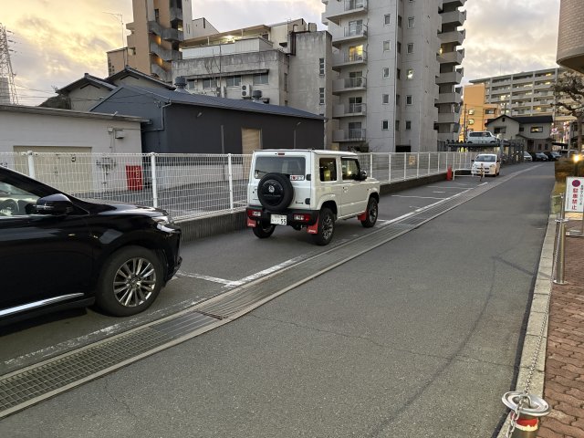 【姫路市東今宿のマンションの駐車場】