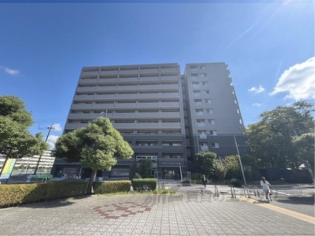 エスリード高田駅前の建物外観