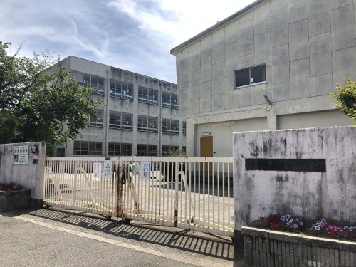 【堺市中区深井水池町のマンションの小学校】