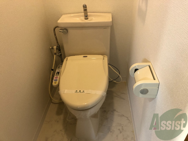 トイレ　ウォシュレット機能がついたトイレです。安心して使用できますね