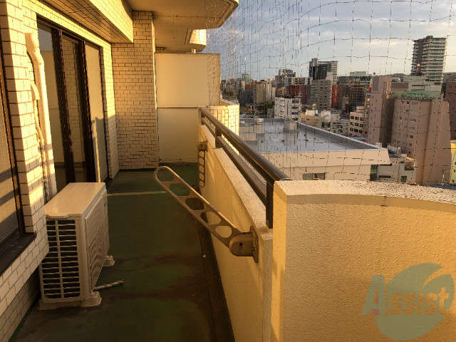 バルコニー　バルコニーは幅があり、広い印象を受けました