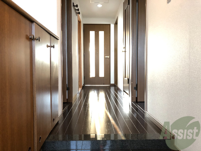 玄関　玄関からの様子を撮影してみました。動線になります。