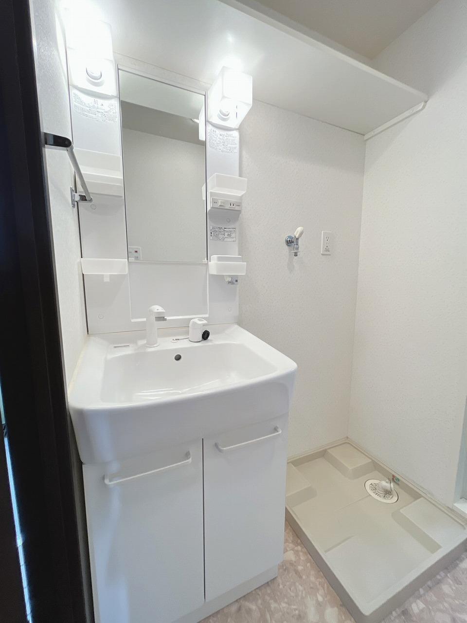 洗面設備　シャンプードレッサー・洗濯機置場