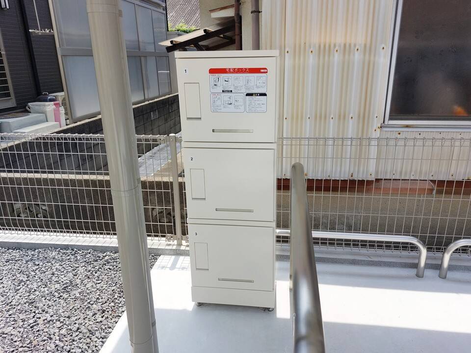 エントランス　宅配ボックス