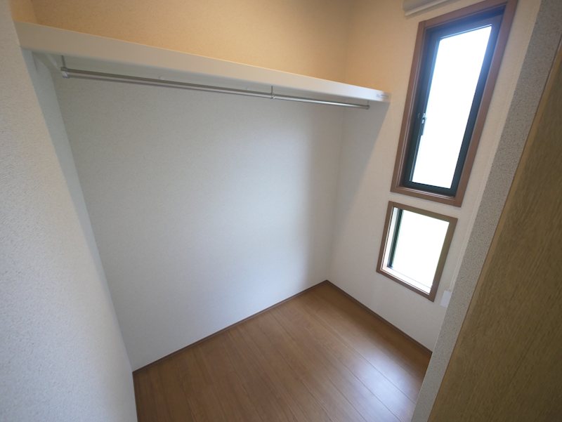 収納　ウォークインクローゼット（洋室6.4帖）