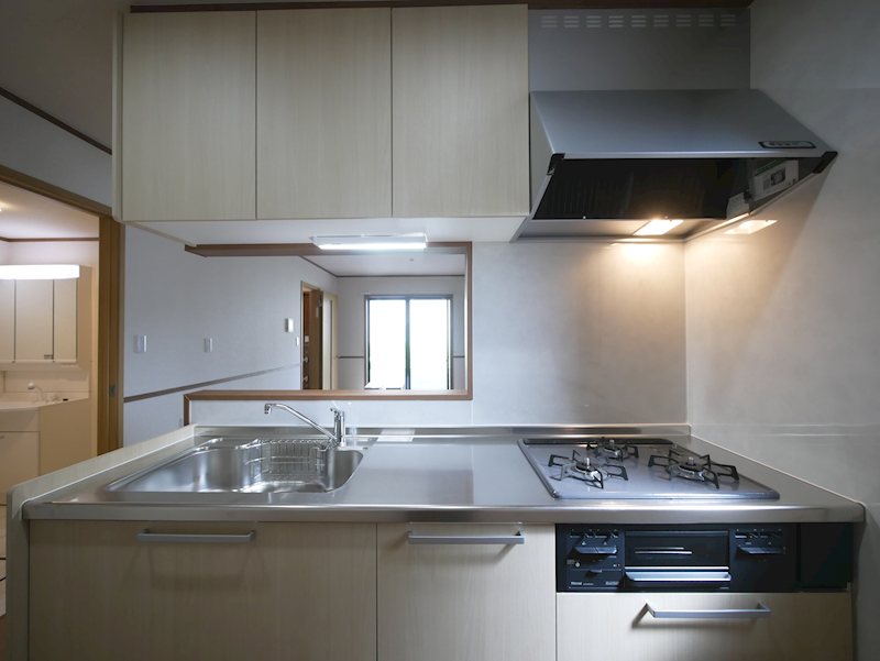 キッチン　システムキッチン（3口コンロ）