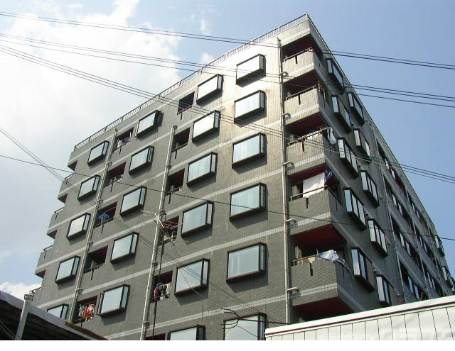 建物外観　８階建てのスタイリッシュなマンションです♪