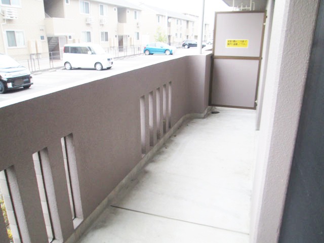 バルコニー　南西向きで日当たり♪