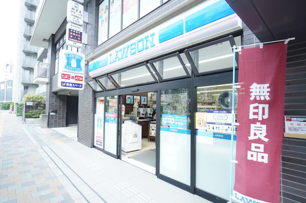 コンビニ　ローソン東新宿明治通店（コンビニ）まで3m