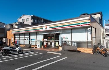 コンビニ　セブンイレブン 葛飾西亀有3丁目店（コンビニ）まで579m