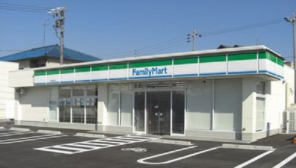 コンビニ　ファミリーマート霞ケ浦駅前店（コンビニ）まで182m