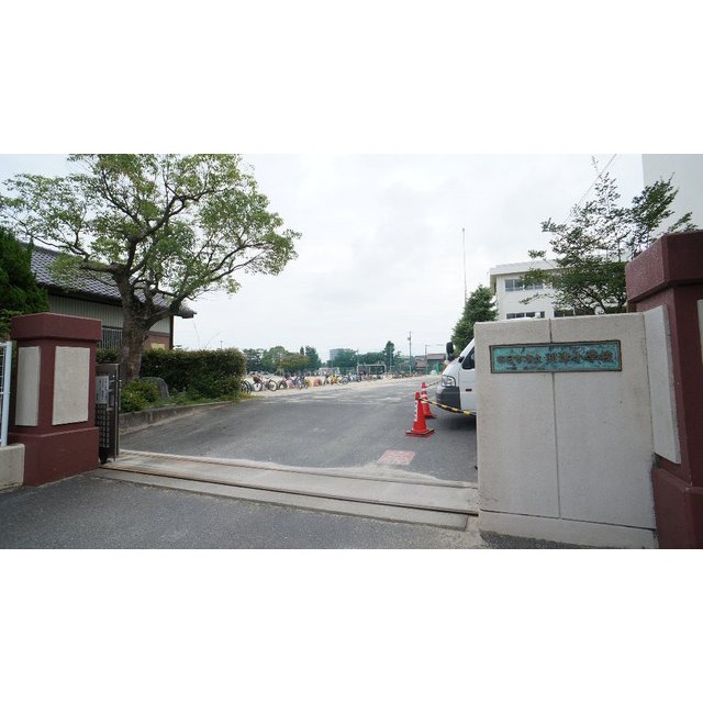 小学校　四日市市立羽津小学校（小学校）まで723m