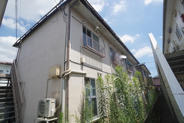 建物外観　周辺はスーパーやコンビニがあり、お買い物便利！