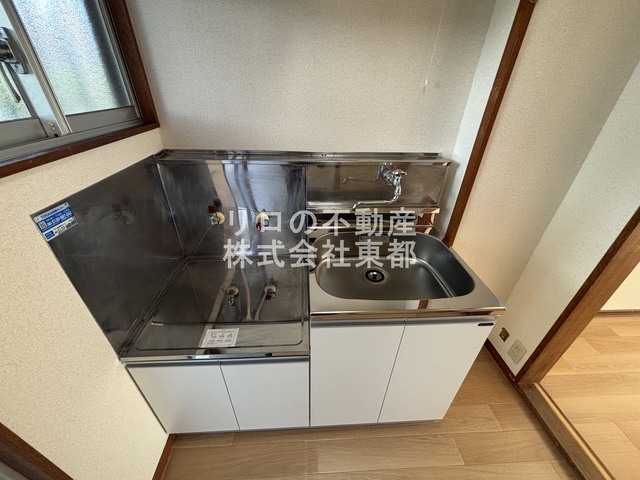 キッチン　便利なガスコンロ設置可能なキッチンです♪収納もあります！