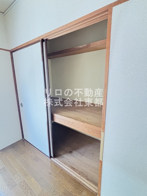 収納　押入れタイプは奥行がある収納力！