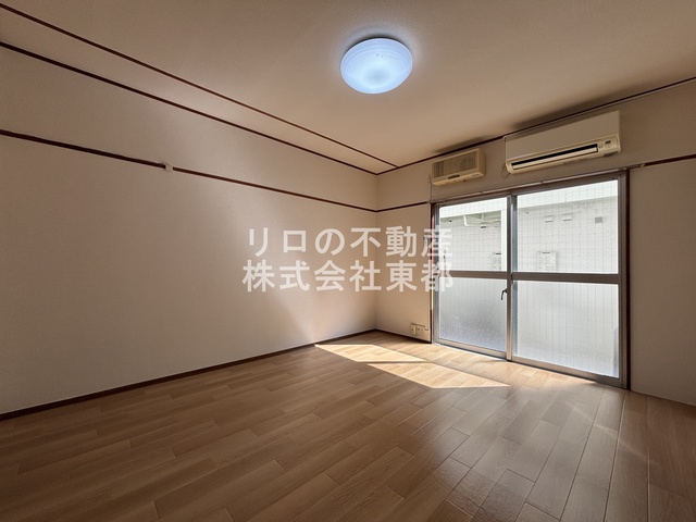 居室・リビング　南向きなので暖かな日差しが入りますね♪