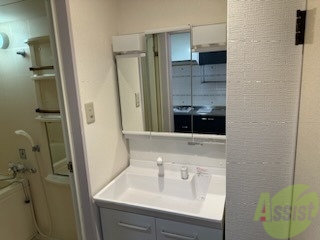 洗面設備　こちらは洗面台になります。シャンプードレッサー仕様です。