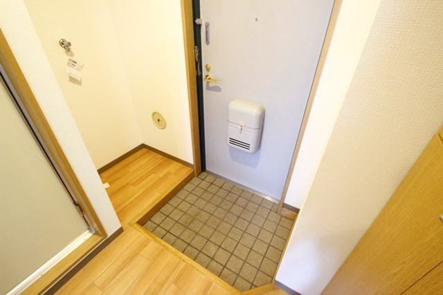 玄関　※別号室のお写真です。