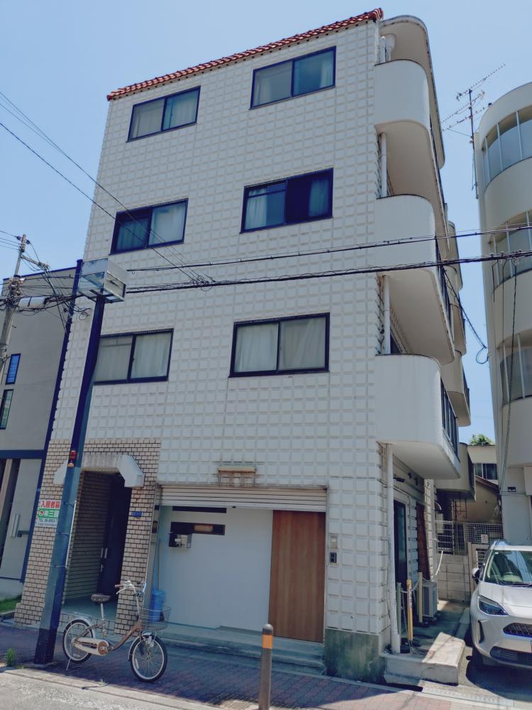 建物外観　閑静な住環境♪ライフ旭大宮店まで徒歩約6分で生活至便です。