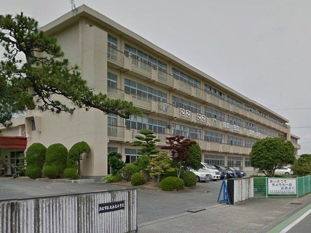 小学校　浜松市立北浜北小学校（小学校）まで906m