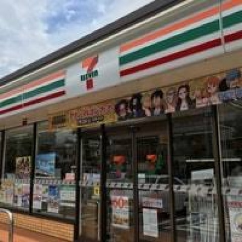 コンビニ　セブンイレブン岡山弓之町店（コンビニ）まで70m
