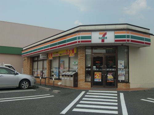 コンビニ　セブンイレブン 奈良高畑町店（コンビニ）まで592m