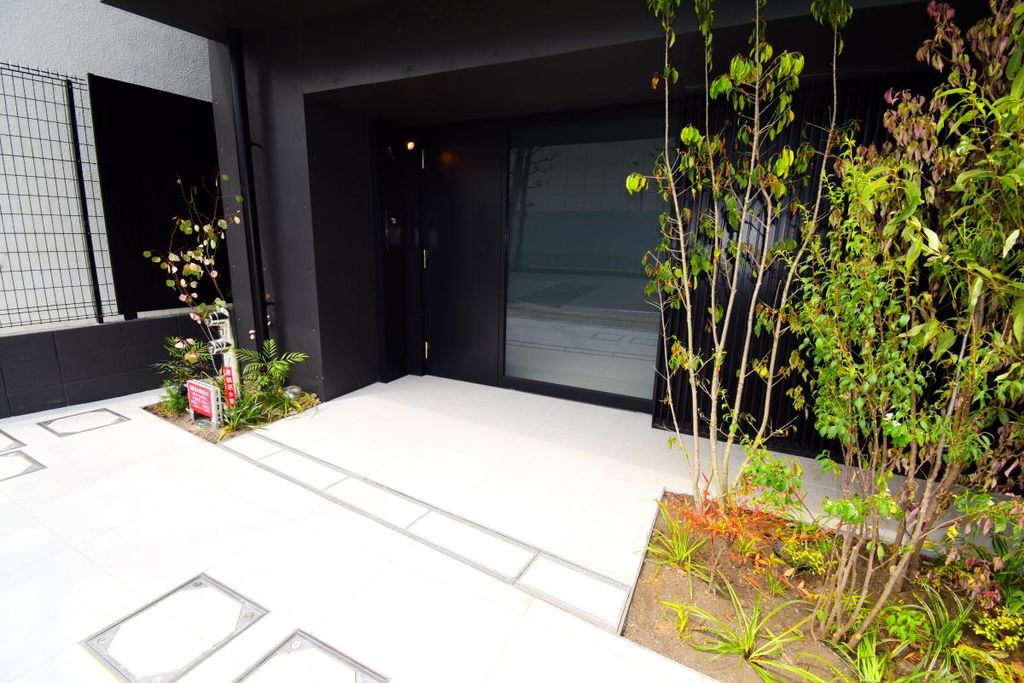 エントランス　駐車場