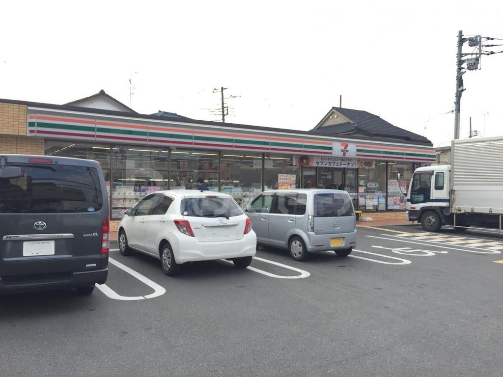 コンビニ　セブンイレブン草加弁天1丁目店（コンビニ）まで200m