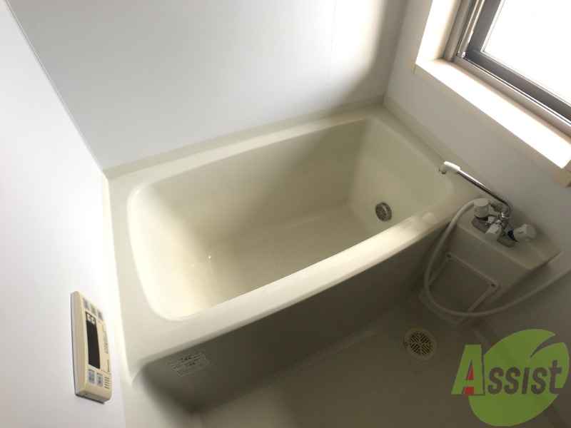 バス・シャワールーム　浴室は広くしっかり浸かることができますね。