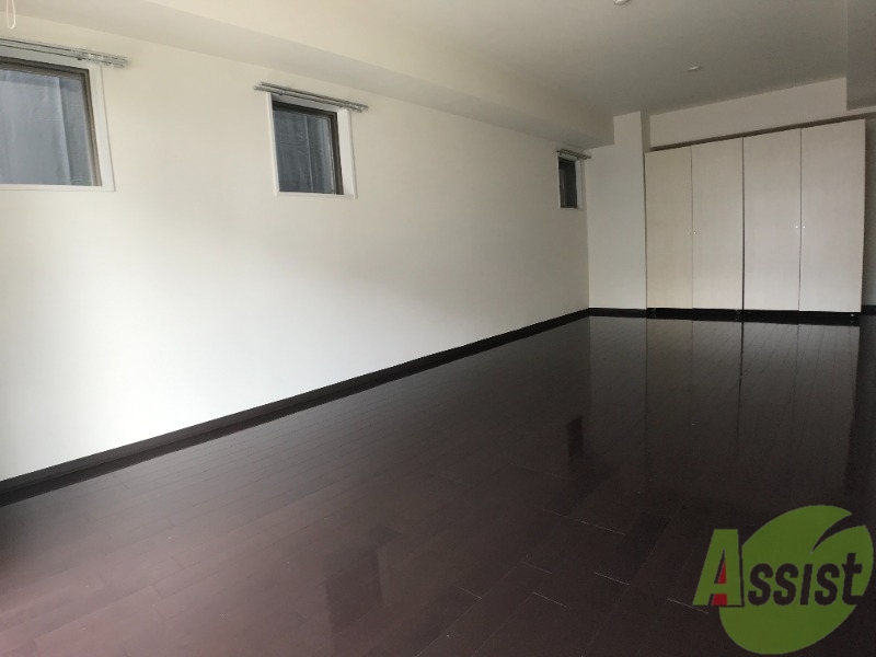 その他部屋・スペース　フローリングが綺麗で落ち着いた色なので、リラックスできます。