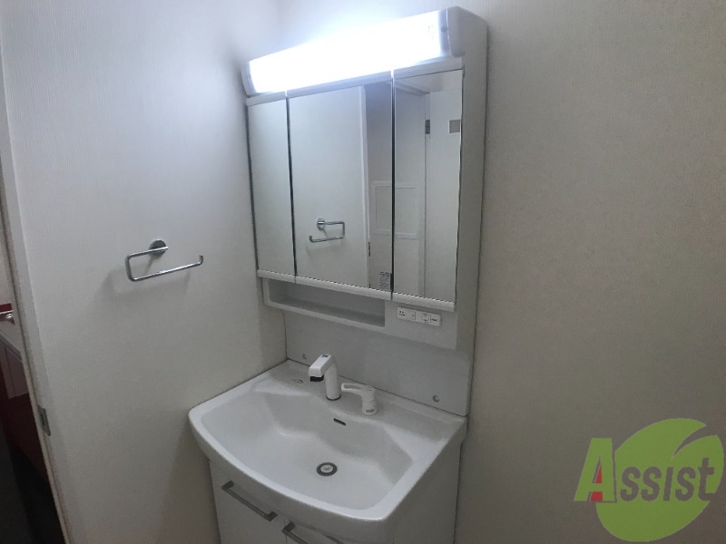 洗面設備　洗面台は大きいので、身支度をする際に便利ですね。