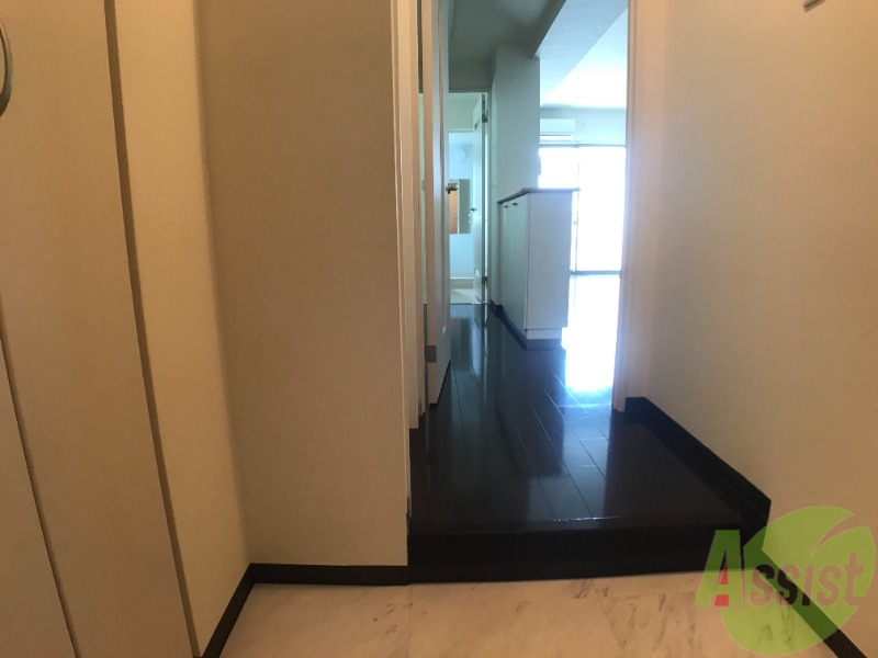 玄関　玄関入ってすぐリビングがあるので、すぐ休めます。