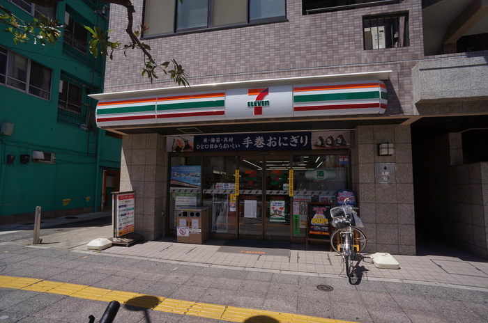 コンビニ　セブンイレブン（コンビニ）まで184m