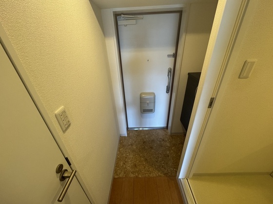 玄関　※別部屋の写真です