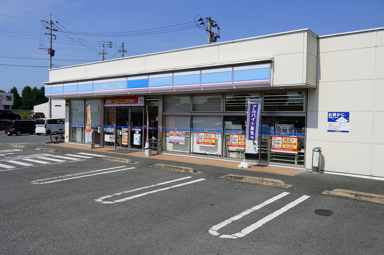 コンビニ　ローソン直方感田店（コンビニ）まで477m