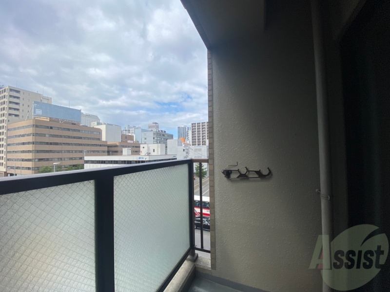 バルコニー　バルコニーは幅があり、広い印象を受けました。