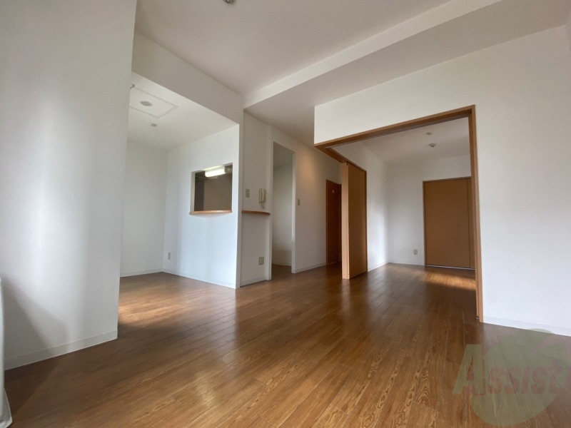 居室・リビング　広くてキレイなお部屋が広がっていて、充実した生活が送れそう。