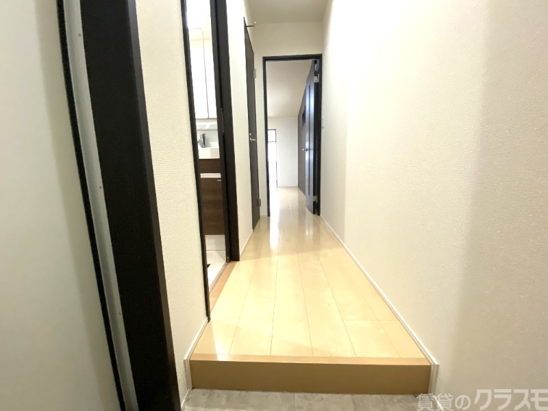 玄関　玄関を一歩入ると・・・こんな感じです。