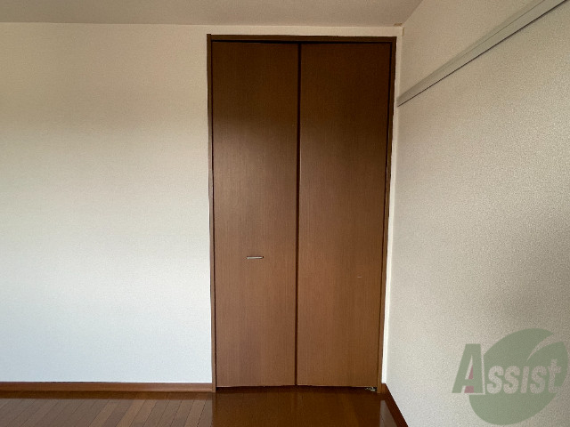 収納　収納はこちらのクローゼットをお使いください。