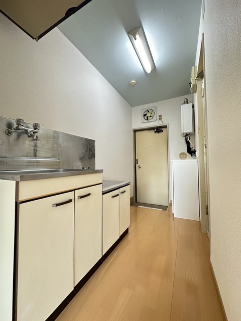 キッチン　別部屋参考写真です