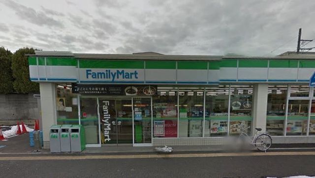 コンビニ　ファミリーマート（コンビニ）まで1060m