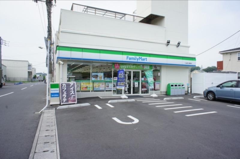 コンビニ　ファミリーマート（コンビニ）まで410m