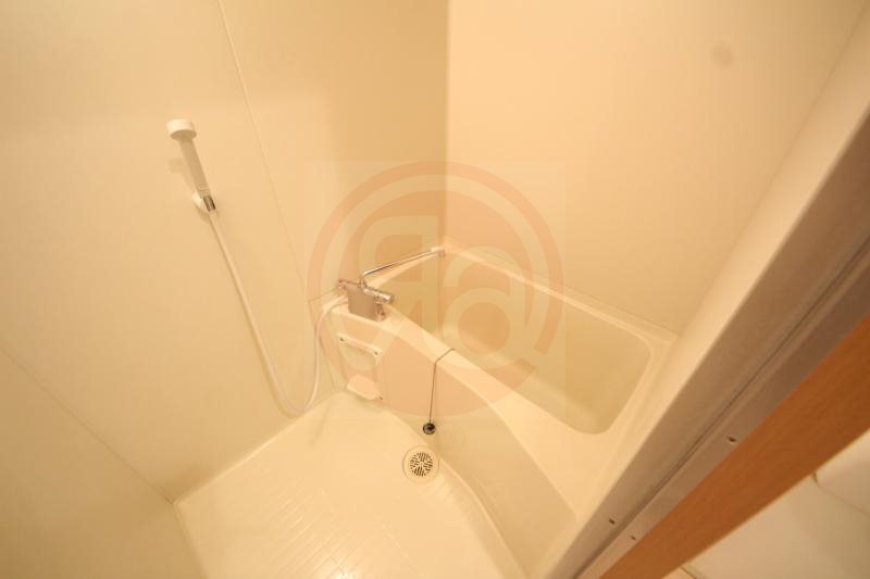 バス・シャワールーム　落ち着いた空間のお風呂です