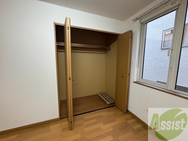 収納　寝室の収納です。部屋がすっきり片付きます。