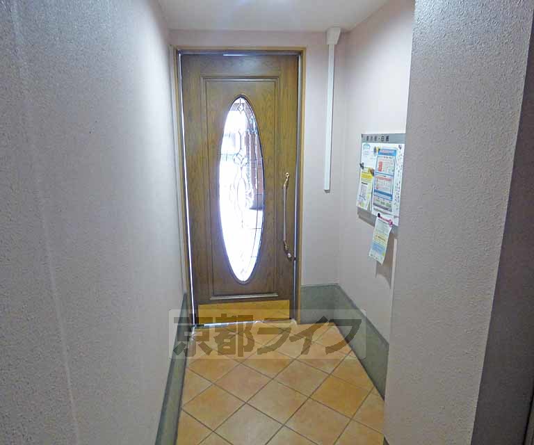 エントランス　広々としたエントランスです。