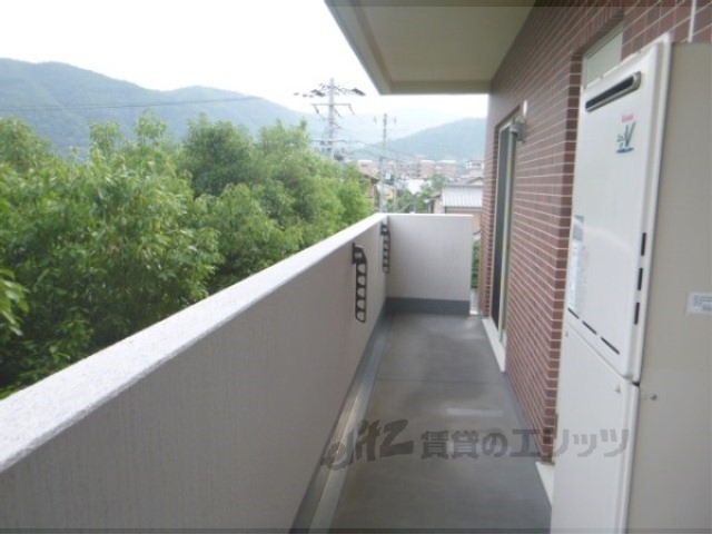 バルコニー　南向きの広いベランダ