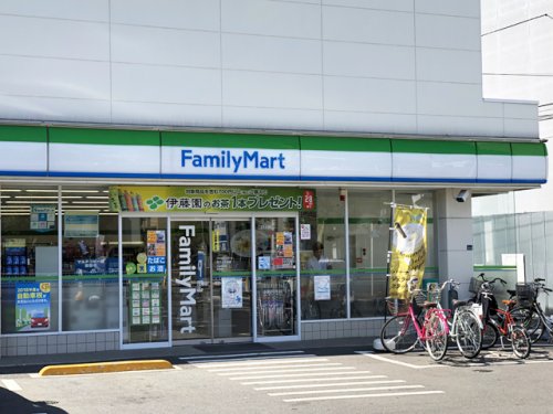 コンビニ　ファミリーマート 坂下一丁目店（コンビニ）まで85m