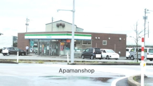 コンビニ　ファミリーマート（コンビニ）まで1651m